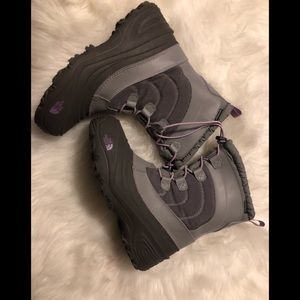 NEW Northface winter boots size 6 women’s